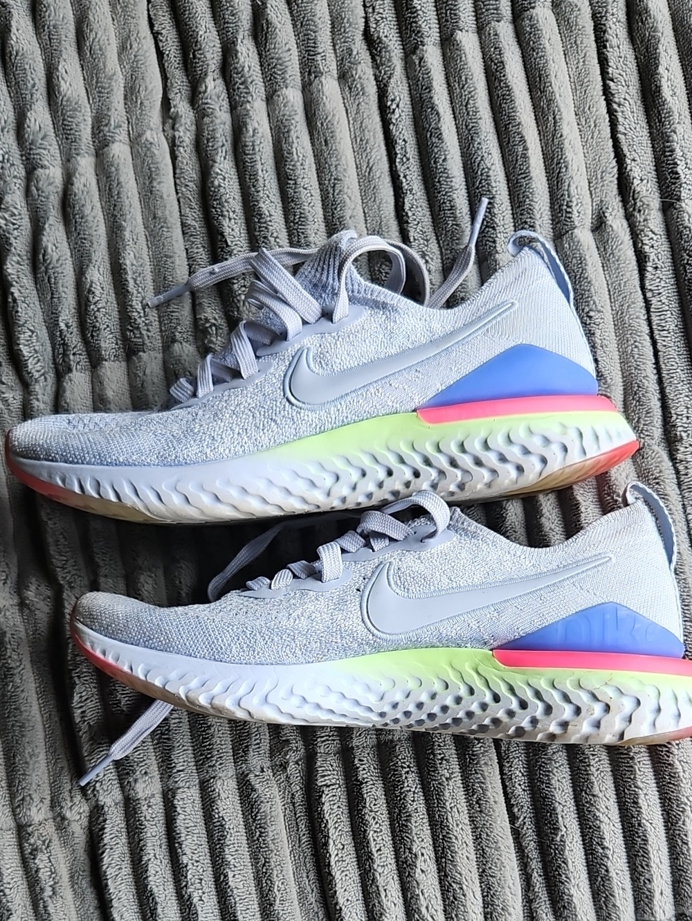 Nike Women's Epic React Flyknit Sneakers with Coral Highlights - Picture 3 of 7